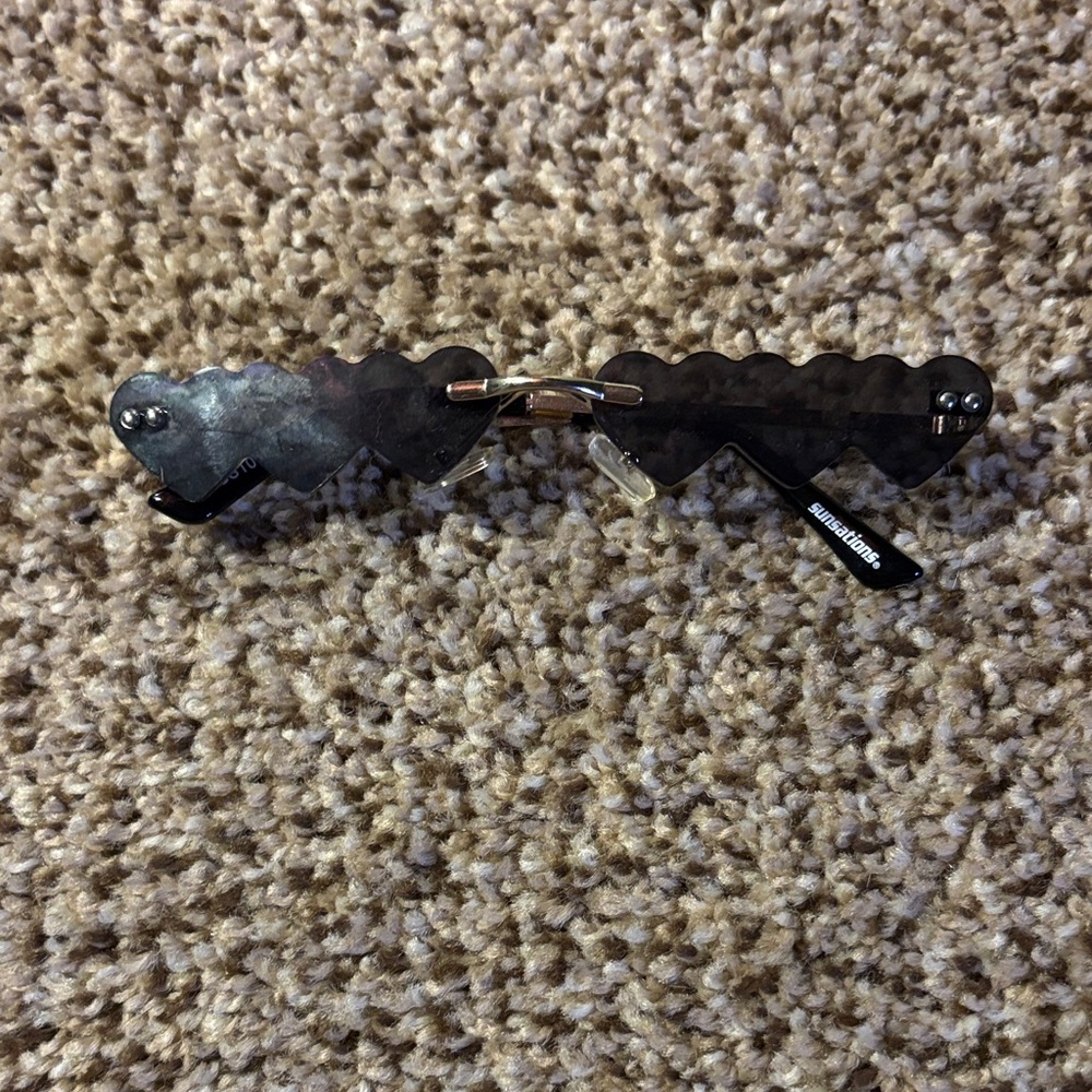 Trendy Black Heart Sunglasses